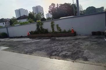 Jalan Puchong Utama 2/1E 