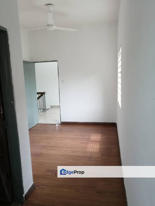 Taman Baiduri 2 Double Storey Terrace End Lot @ Dengkil, Selangor, Dengkil