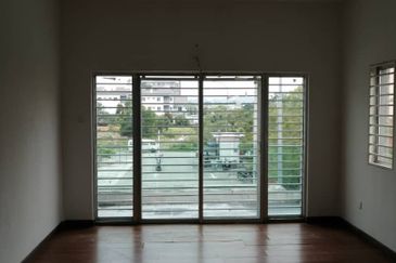 Taman Baiduri, Dengkil