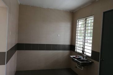 Taman Baiduri, Dengkil