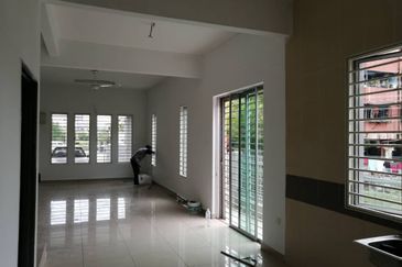 Taman Baiduri, Dengkil