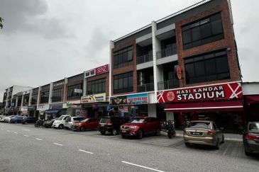 Pusat Komersial Suria (68 Avenue)