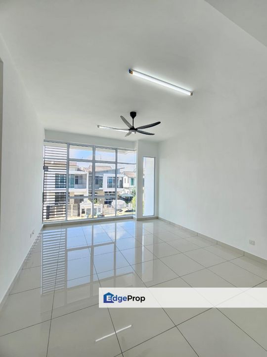 Emerald Residenz @ Bandar Seri Alam, Masai, Johor, 2 Storey House 22x70, Renovated Kitchen Unit, Gated Guarded, Johor, Masai