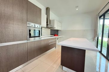 Horizon Hills, Horizon Hills, Johor, 2 Storey Semi D 35x90, Renovated, Golf View, 4 plus 1