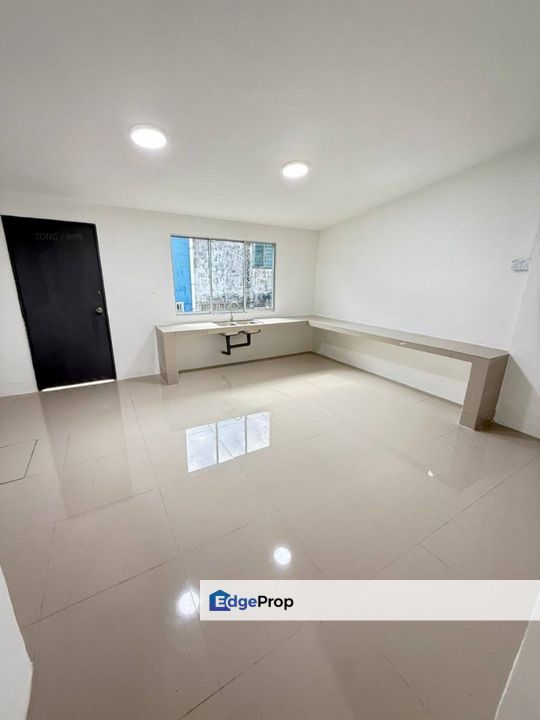 Taman Dato Yahya Shahban, Ulu Tiram, Johor, 1 Storey House 22x80, Renovated, 4 Bed, Well Maintained, Johor, Ulu Tiram