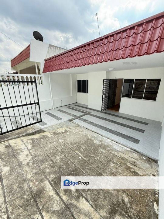 Taman Dato Yahya Shahban, Ulu Tiram, Johor, 1 Storey House 22x80, Renovated, 4 Bed, Well Maintained, Johor, Ulu Tiram