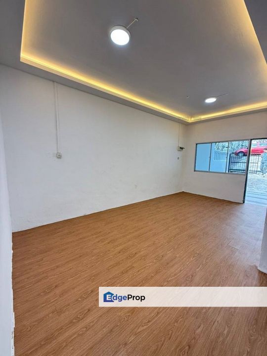 Taman Dato Yahya Shahban, Ulu Tiram, Johor, 1 Storey House 22x80, Renovated, 4 Bed, Well Maintained, Johor, Ulu Tiram