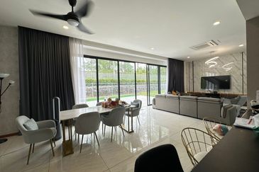 The Hills Residences, Senibong Cove