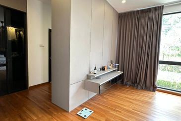 The Hills Residences, Senibong Cove