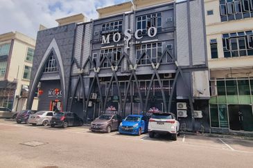 Pusat Perdagangan Danga Utama