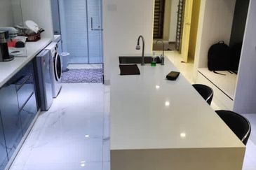 Akademik Suite @ Mount Austin