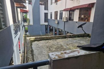 Sri Putra Apartments