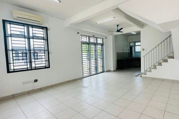Kangkar Pulai 3 Storey Terrace House