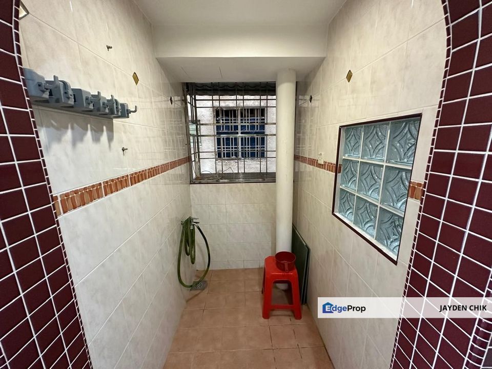 Kantan Court Apartment At Taman Bukit Serdang, Seri Kembangan, Selangor, Seri Kembangan