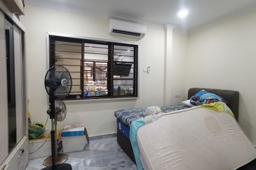 Double Storey House At Sri Petaling