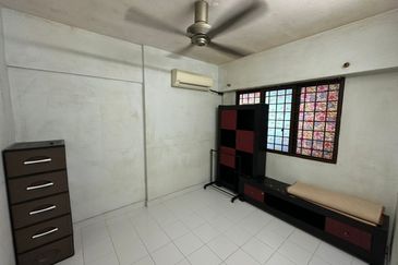 Anjung Hijau (Greenfield Apartment)