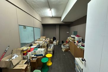 Shop Lot Corner Unit At Taman Lembah Maju 600 