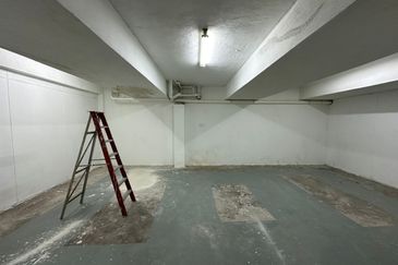 Shop Lot Corner Unit At Taman Lembah Maju 600 