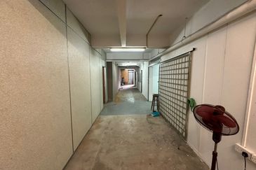 Shop Lot Corner Unit At Taman Lembah Maju 600 