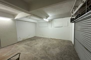 Shop Lot Corner Unit At Taman Lembah Maju 600 