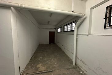 Shop Lot Corner Unit At Taman Lembah Maju 600 