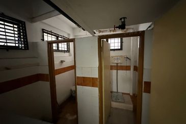 Shop Lot Corner Unit At Taman Lembah Maju 600 