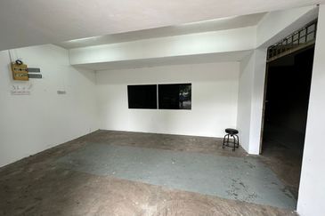 Shop Lot Corner Unit At Taman Lembah Maju 600 