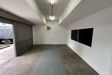 Shop Lot Corner Unit At Taman Lembah Maju 600 