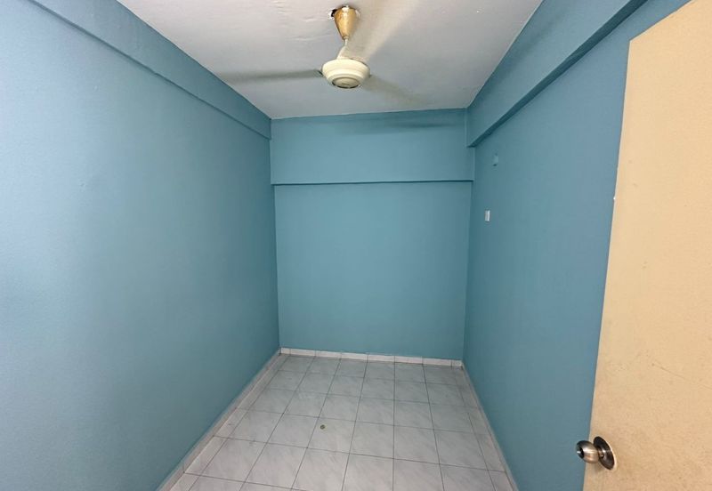 Flat Pandan Cahaya At Taman Cahaya Near LRT Cahaya