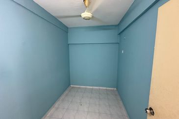 Flat Pandan Cahaya At Taman Cahaya Near LRT Cahaya