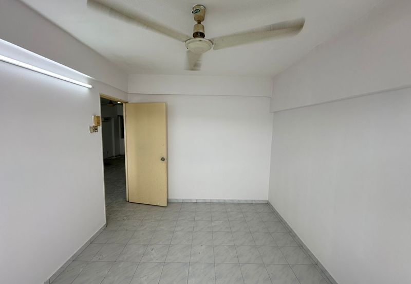 Flat Pandan Cahaya At Taman Cahaya Near LRT Cahaya