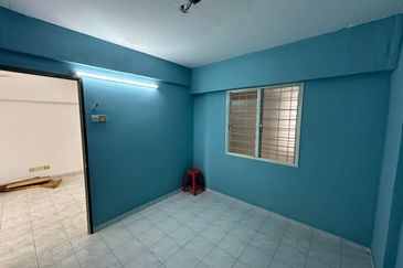 Flat Pandan Cahaya At Taman Cahaya Near LRT Cahaya