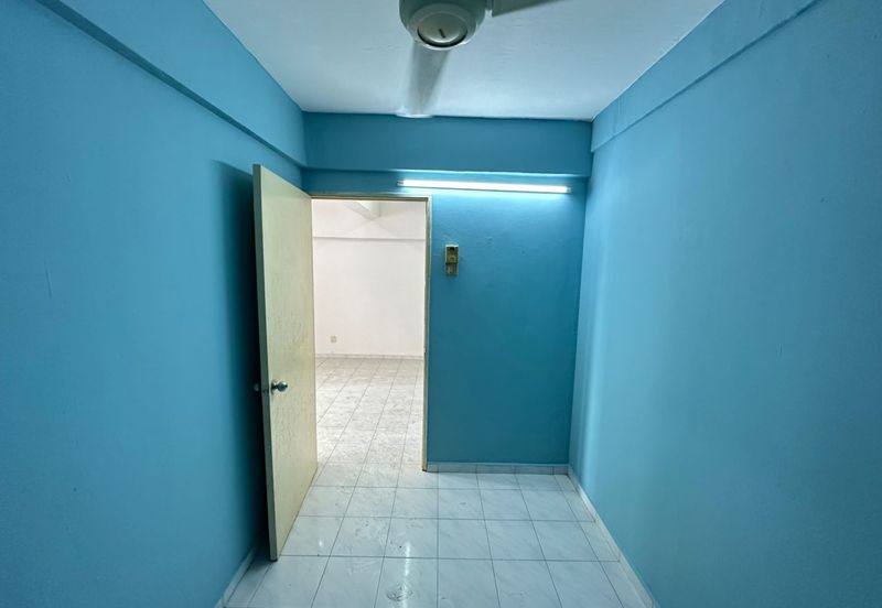 Flat Pandan Cahaya At Taman Cahaya Near LRT Cahaya