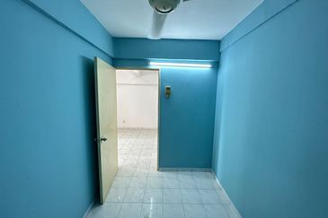 Flat Pandan Cahaya At Taman Cahaya Near LRT Cahaya