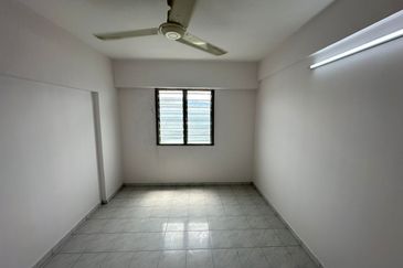 Flat Pandan Cahaya At Taman Cahaya Near LRT Cahaya
