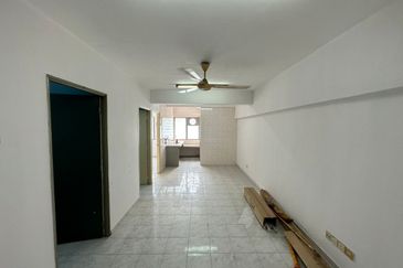 Flat Pandan Cahaya At Taman Cahaya Near LRT Cahaya