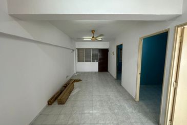 Flat Pandan Cahaya At Taman Cahaya Near LRT Cahaya