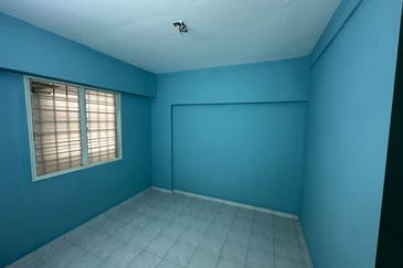 Flat Pandan Cahaya At Taman Cahaya Near LRT Cahaya