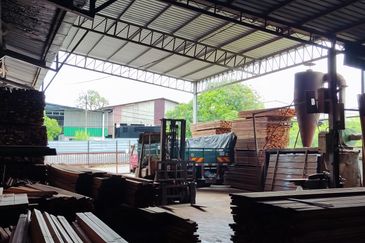 Detached factory at Menglembu, kawasan perindustrian bandar baru for sale