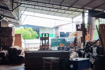 Detached factory at Menglembu, kawasan perindustrian bandar baru for sale