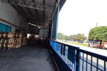 Pengkalan 1 industrial park (opposite the Bomba station