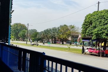 Pengkalan 1 industrial park (opposite the Bomba station