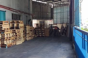 Pengkalan 1 industrial park (opposite the Bomba station