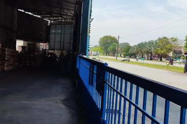 Pengkalan 1 industrial park (opposite the Bomba station