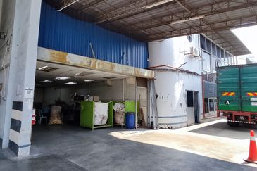 Pengkalan 1 industrial park (opposite the Bomba station