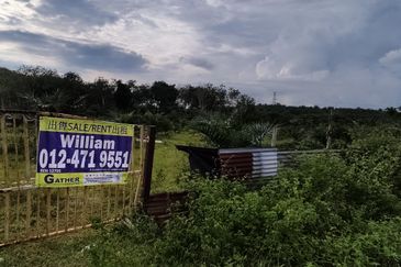 4 acres of agriculture land off Jalan Tualang, Batu Tiga, excellent location for petrol station, fast food chain or other commercial activities etc