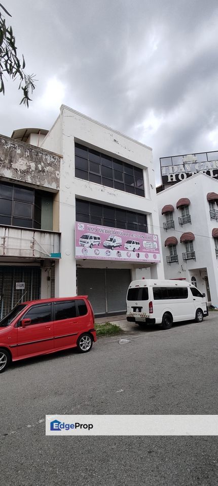 Three (3) storey terrace shophouse endlot, station 18 commercial center, next to 1 Day Car Hotel , Perak, Ipoh