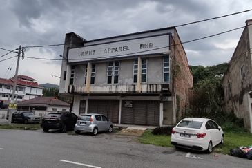 Double storey terrace shophouse, 2 units at Menglembu, for sale