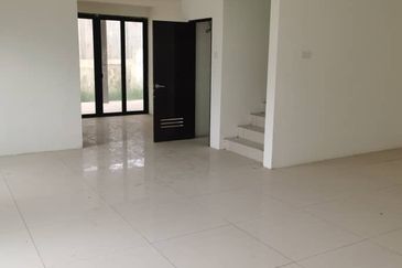 Semi detached house with basement at Ampang, Gunung Rapat areas, nice location for living your life 