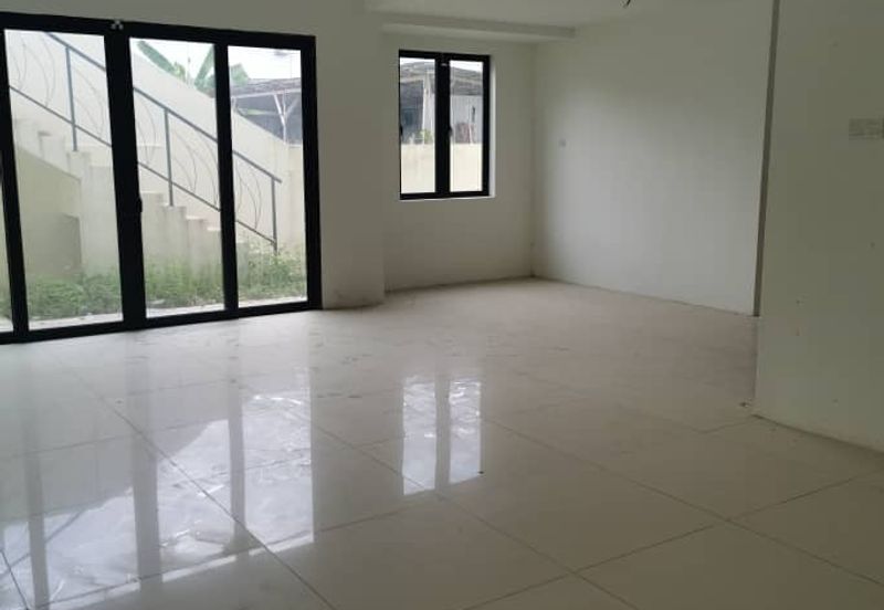 Semi detached house with basement at Ampang, Gunung Rapat areas, nice location for living your life 